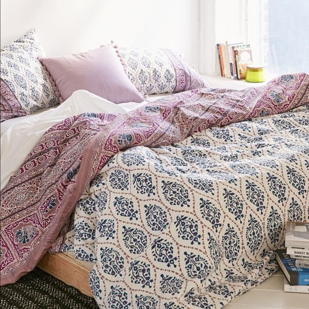 Urban OutFitters - Plum & Bow Sofia Block Duvet